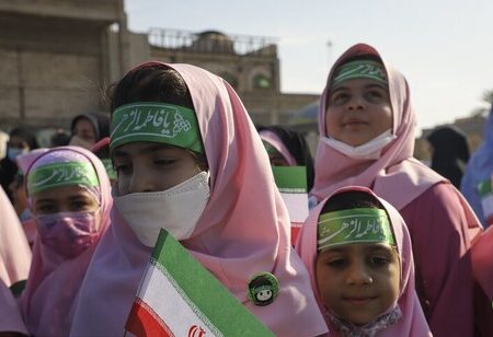 حضور دانش‌آموزان در راهپیمایی ۱۳ آبان، تیر خلاص به دشمن است