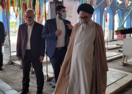 وزیر اطلاعات به مقام شامخ شهدا در اهواز ادای احترام کرد