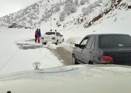 امدادرسانی به ۱۸ خودروی گرفتار در برف اندیکا